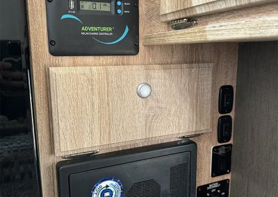 G Max 650 Solar Controller-Converter-Battery Kill Switch